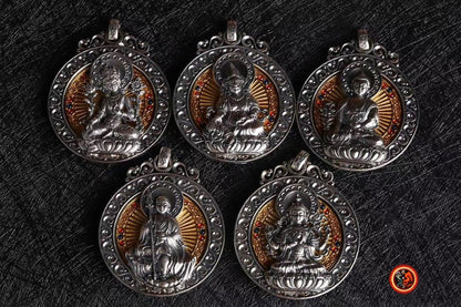 Pendentif,amulette de protection bouddhiste, bouddha Kshitigarbha roue tournante au dos du bouddha, mantra tibétain au verso de l'amulette. - obsidian dragon