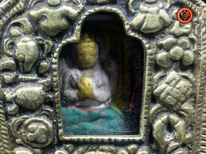 Pendentif bouddha, Ghau, Gau, ancien tibétain. Chenrezi, autel portatif de protection, Boîte de prière, Autel bouddhiste, Mantra de la compassion. - obsidian dragon