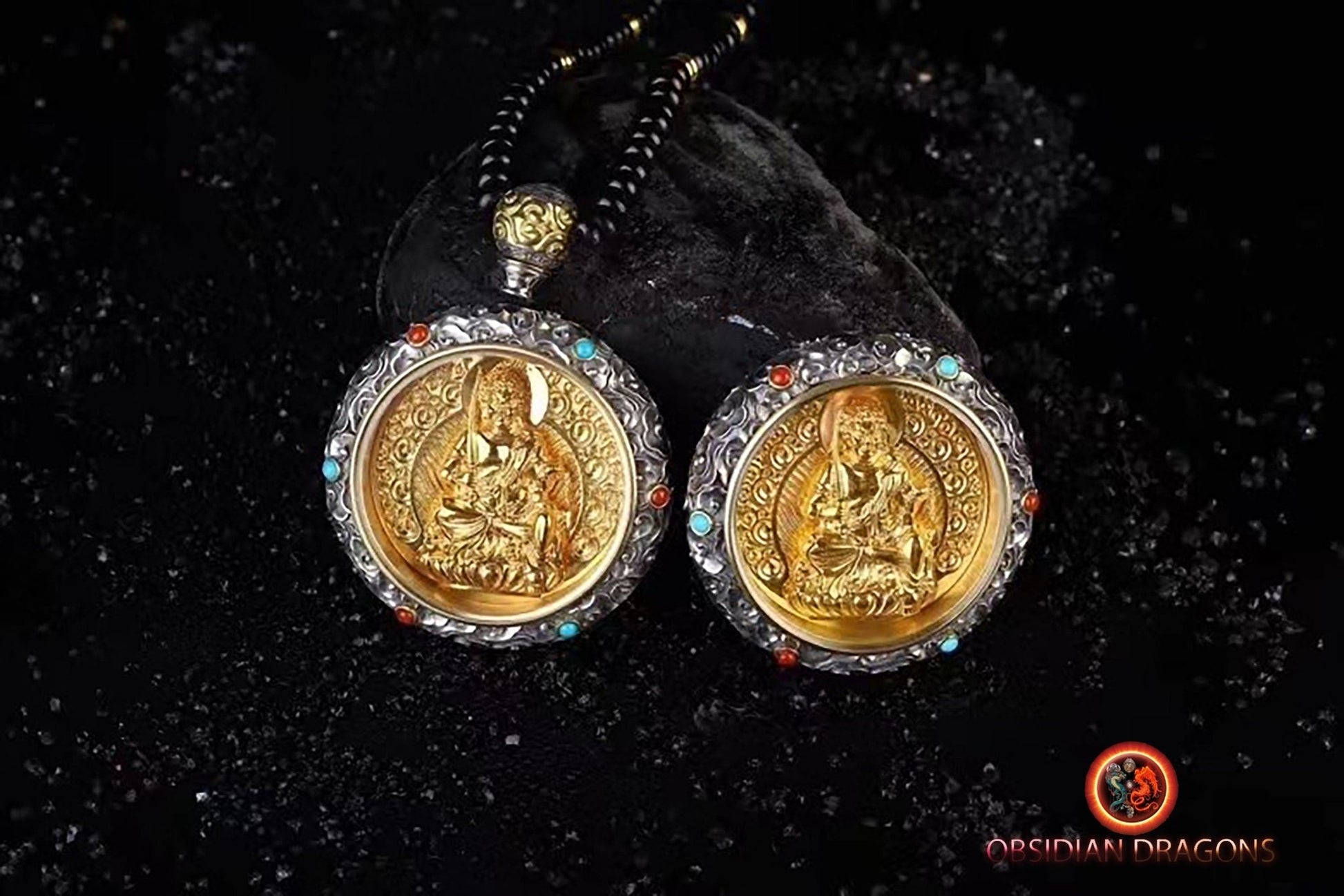 pendentif bouddha, ghau, gau amulette bouddha Acala bouddhisme vajrayana tibetain. Argent 925, plaqué or 24k, deux tailles disponibles - obsidian dragon