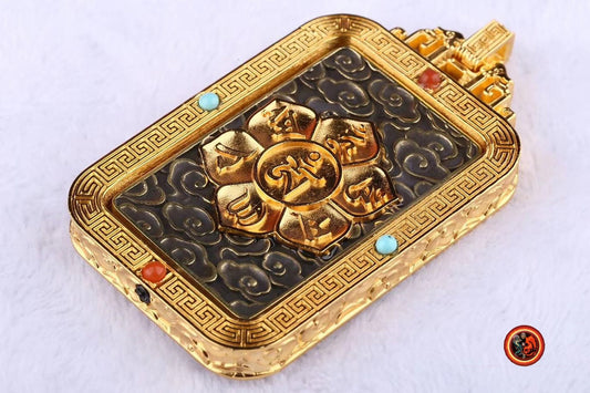 Pendentif Bouddha, Samantabhadra. Amulette de protection bouddhiste  Argent 925 plaqué or 18K. Pendentif tournant - obsidian dragon