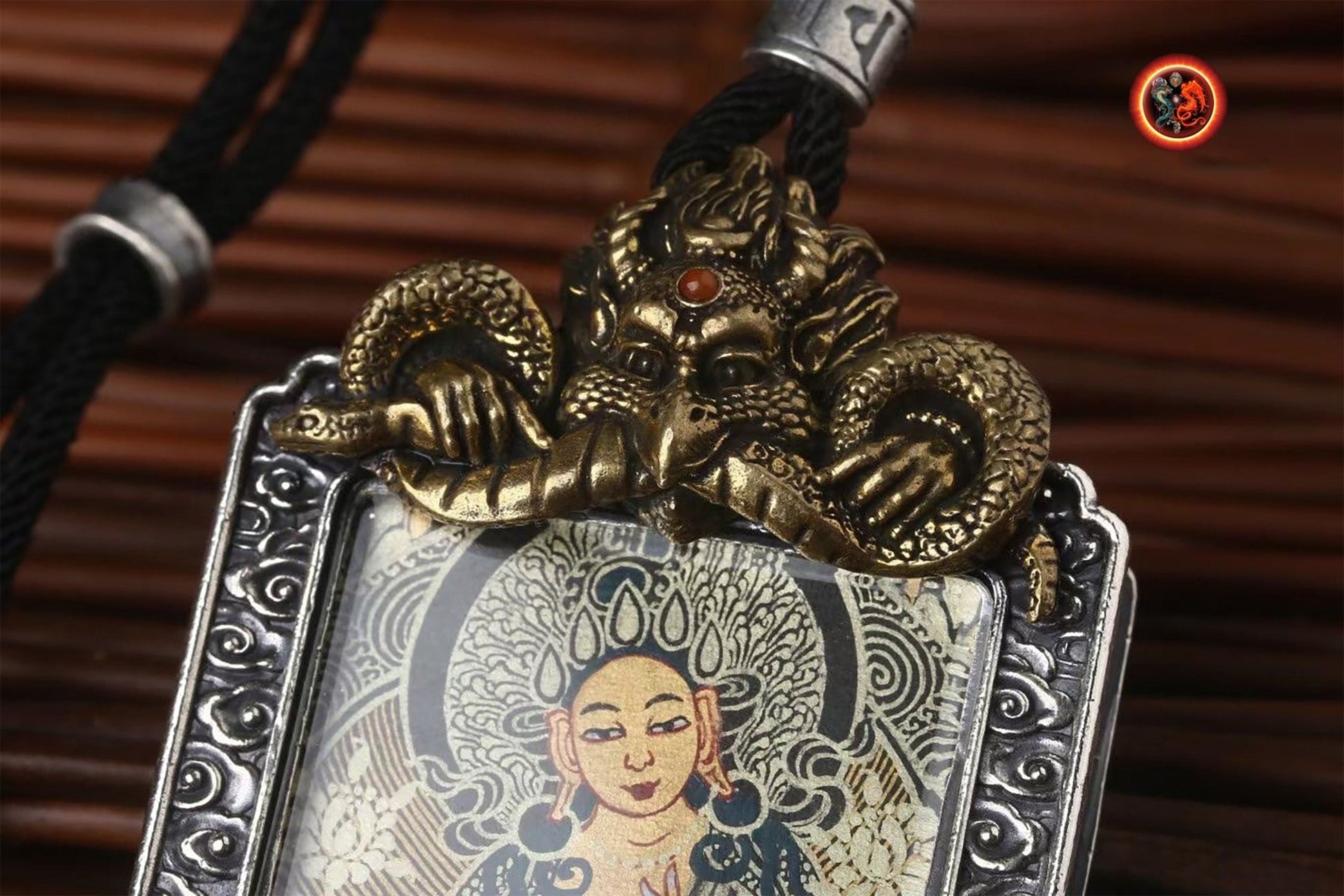 Pendentif bouddha, Amulette, reliquaire protection bouddhisme tibétain Tara verte argent 925, bronze. thangka peint à la main dorje tournant au verso. - obsidian dragon