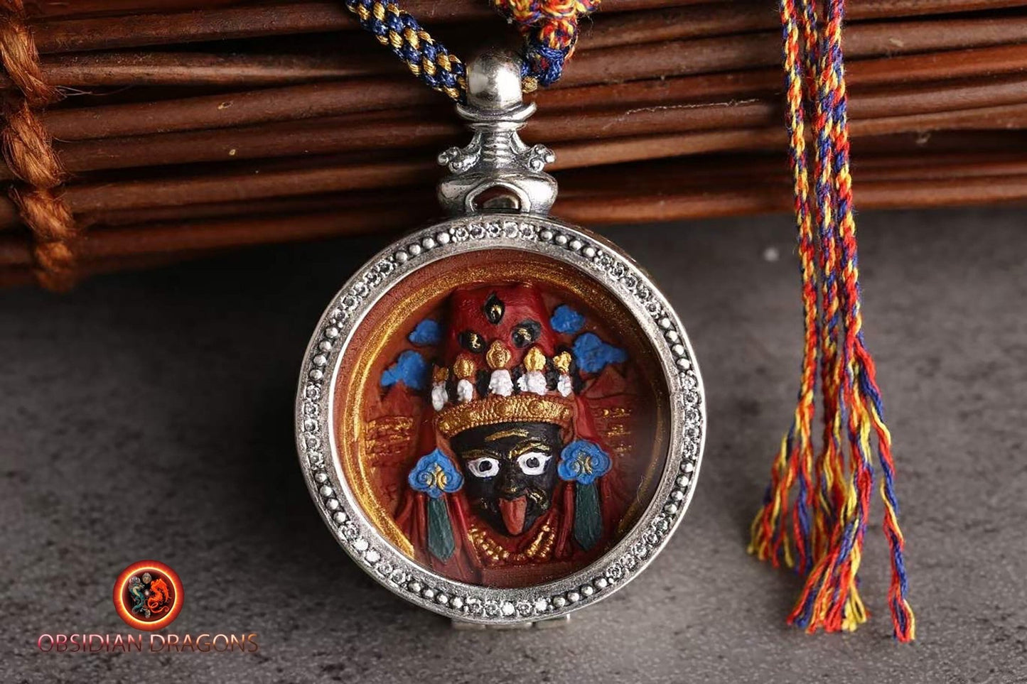 Pendentif bouddha tibétain, amulette tibétaine, tsa tsa en argile authentique dans son reliquaire en argent 925. Déesse de la richesse Zakiram. - obsidian dragon