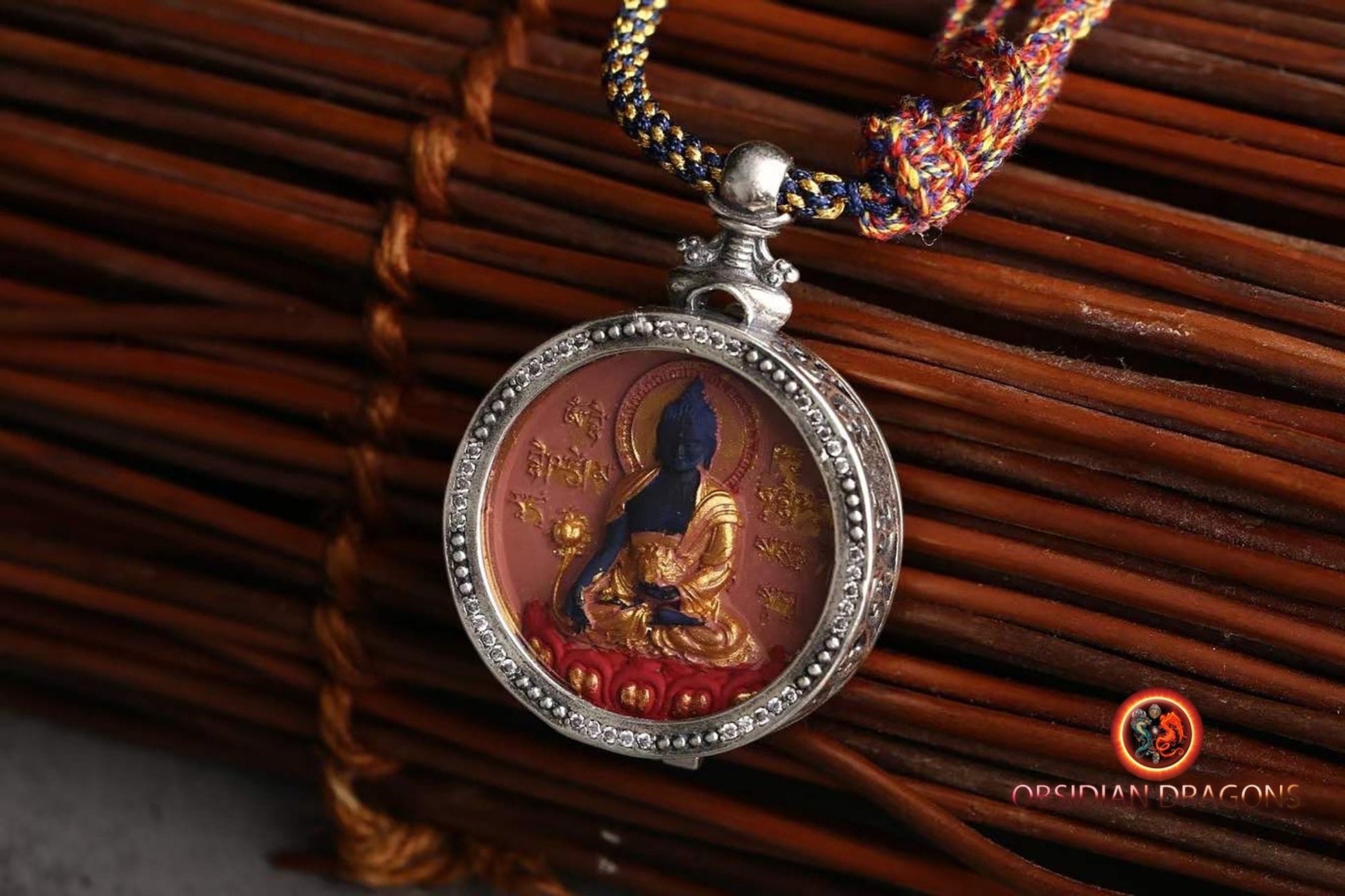 Pendentif bouddha tibétain, amulette tibétaine, tsa tsa en argile authentique dans son reliquaire en argent 925. bouddha medecine Sangyé Menla - obsidian dragon
