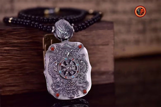 pendentif amulette de protection bouddhiste Bouddha Vairocana mala de prière et méditation 108 perles, argent 925 or 18K bélière Garuda - obsidian dragon