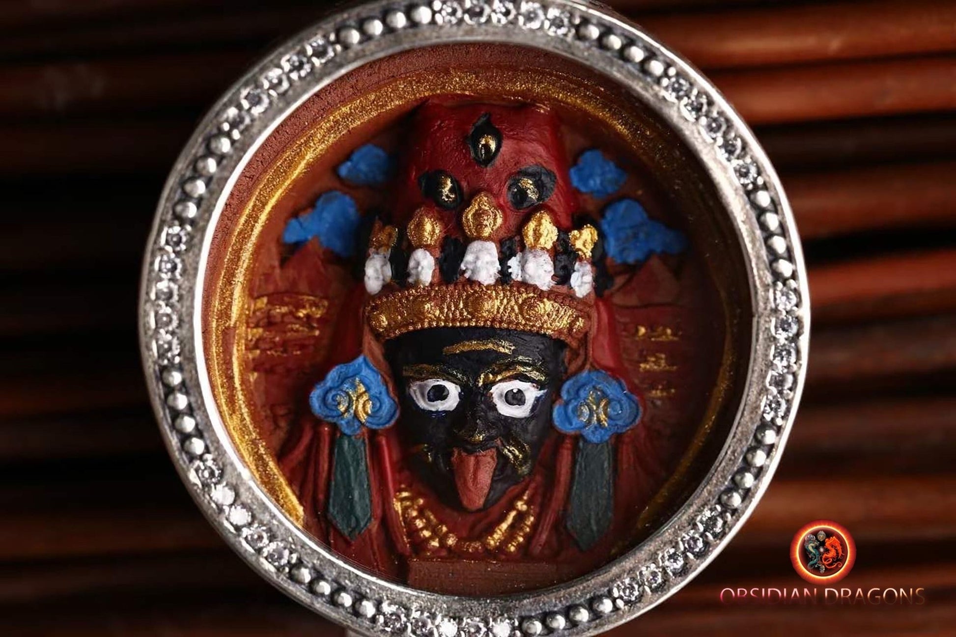 Pendentif bouddha tibétain, amulette tibétaine, tsa tsa en argile authentique dans son reliquaire en argent 925. Déesse de la richesse Zakiram. - obsidian dragon