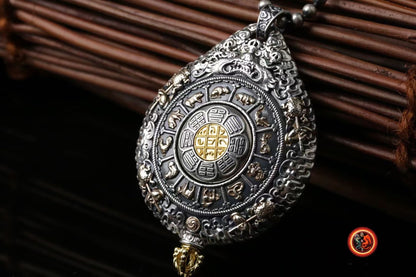 Pendentif bouddha. Zakiram, déité de la richesse de bonne fortune.Amulette de protection du bouddhisme tibetain. Argent massif, or. - obsidian dragon