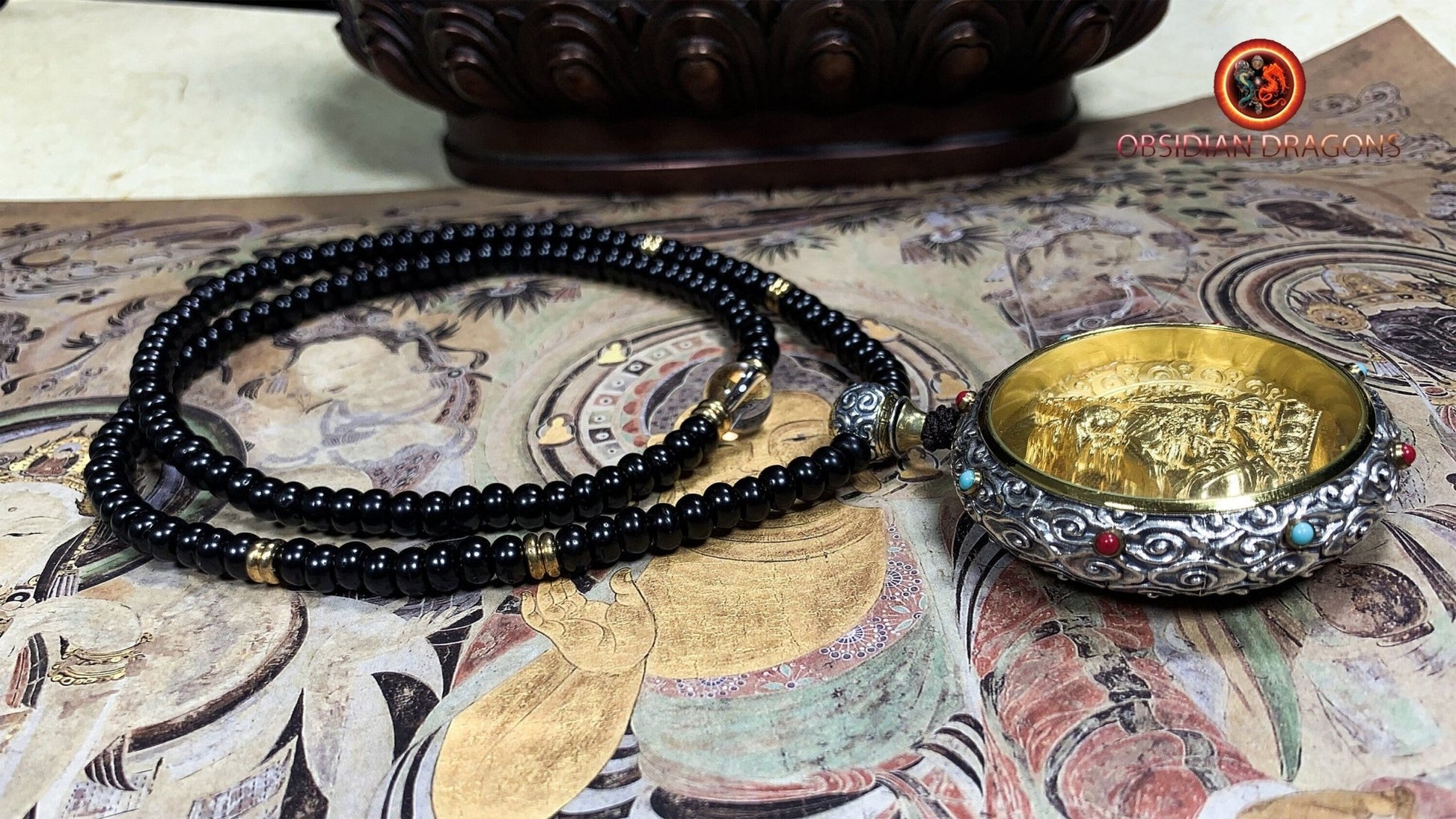 ghau, gau amulette bouddha Sakyamuni, Siddartha Gautama, bouddhisme vajrayana tibetain. Argent 925, plaqué or 24K, deux tailles disponibles - obsidian dragon