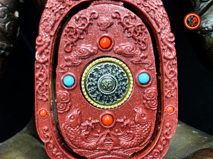 Pendentif, amulette bouddhiste tibétaine, bouddha. Samantabhadra. Cinabre. sutra du coeur en nanoscript. Protection bouddhiste. Avec cordon - obsidian dragon