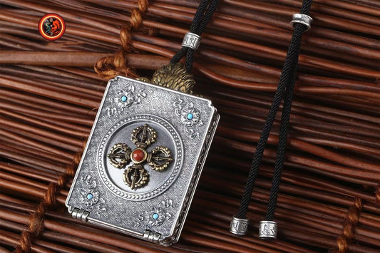 Pendentif bouddha, Amulette, reliquaire protection bouddhisme tibétain Tara verte argent 925, bronze. thangka peint à la main dorje tournant au verso. - obsidian dragon