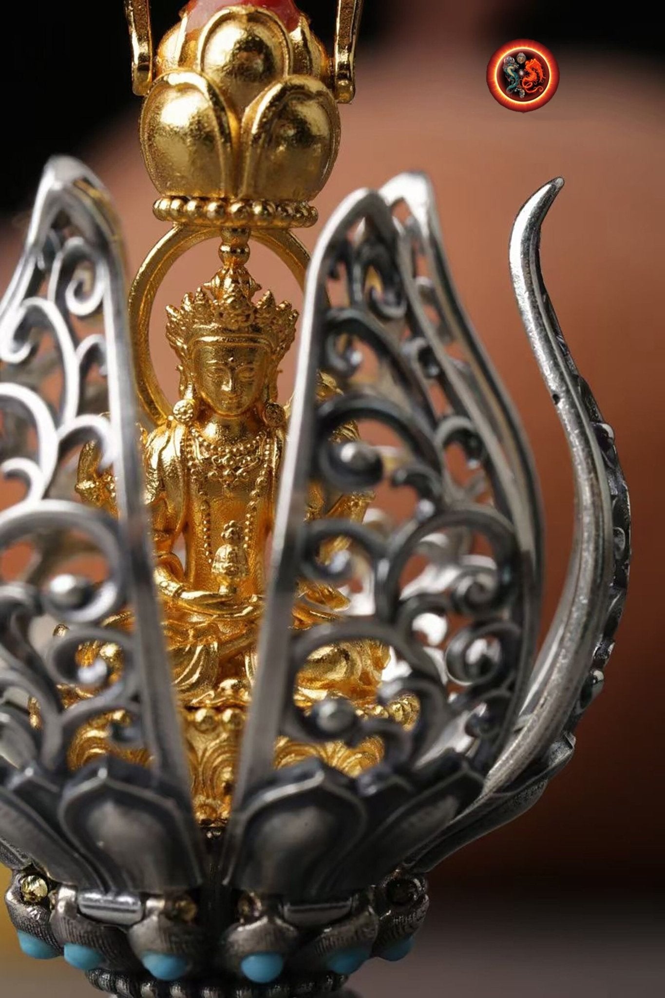 Pendentif Bouddha. Amulette Guan Yin/ Chenrezig, dans un Lotus à 6 pétales. Argent 925, plaqué or 24k pendentif ouvrant. - obsidian dragon