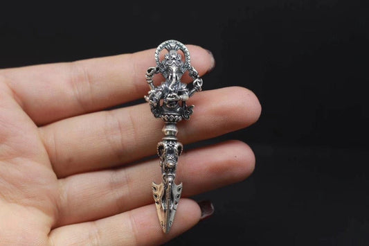 Phurba, Pendentif traditionnel. Ganesh trônant sur une Phurba. protection bouddhiste Tantrique Vajrayana. Argent 925 - obsidian dragon