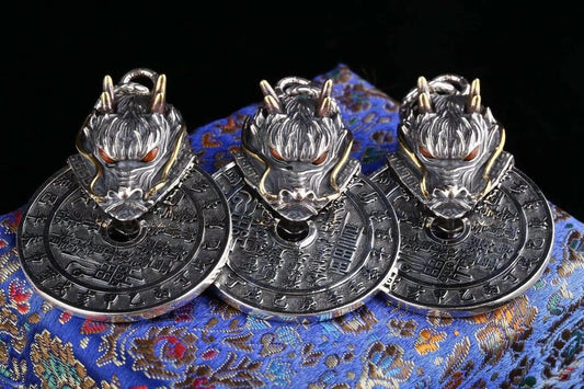 Pendentif traditionnel taoïsme d'exorcisme et de bonne fortune. Dragon double face. Argent 925, Agate dite nan hong et turquoise. - obsidian dragon