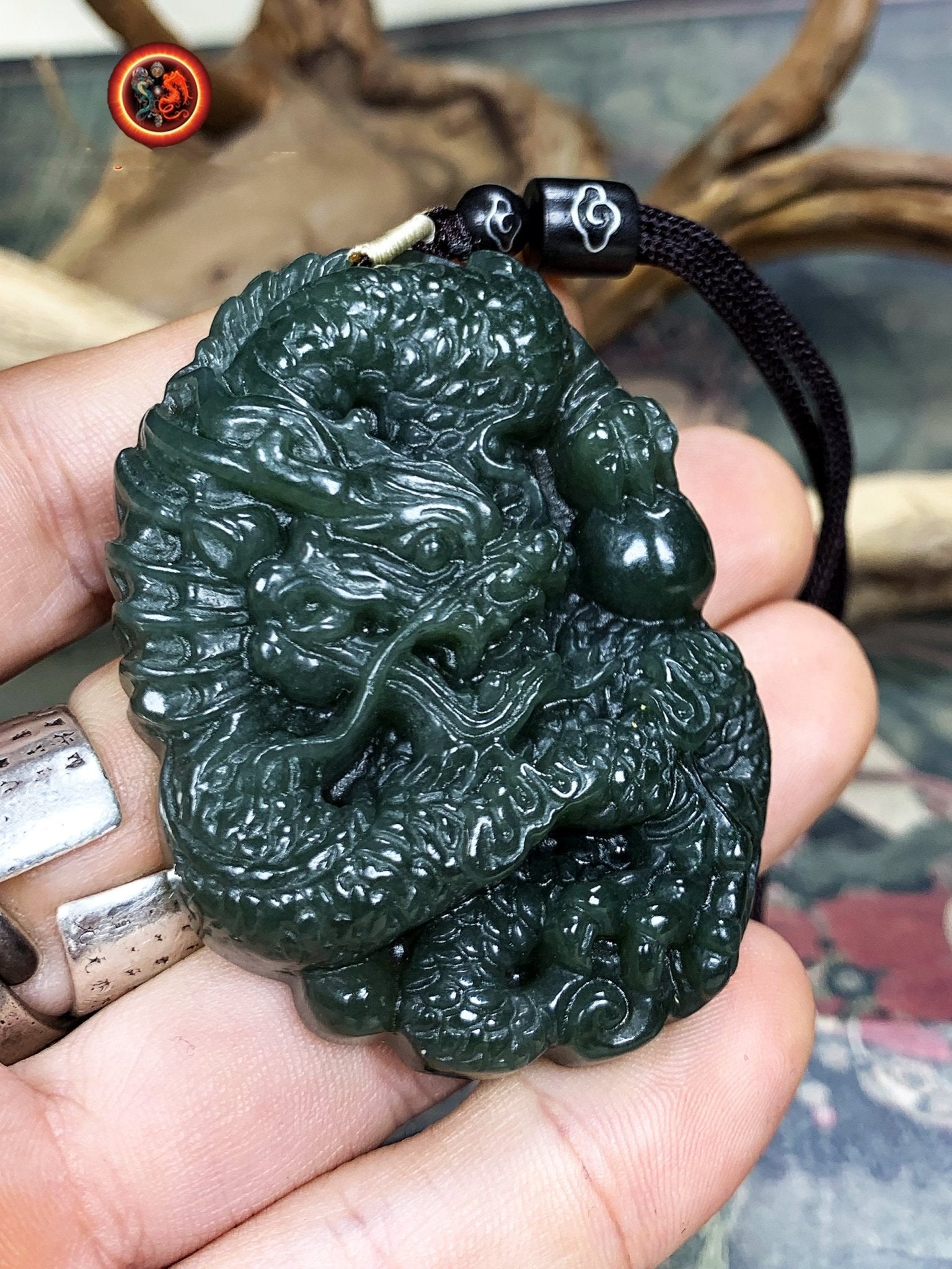 Pendentif dragon en jade. Protection, talisman Feng Shui. Jade néphrite naturel expertisé. Entièrement réalisé artisanalement - obsidian dragon
