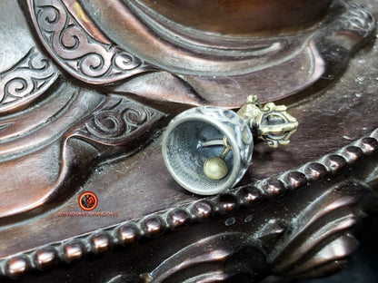 Pendentif tibetain. cloche/drilbou de cérémonie vajrayana. Argent 925 - obsidian dragon