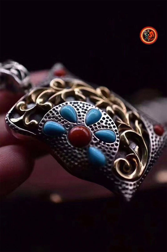 Pendentif ethnique. Argent 925 poinçonné, cuivre, turquoise "sleeping beauty", agate dite nan hong (rouge du sud) naturelles. - obsidian dragon
