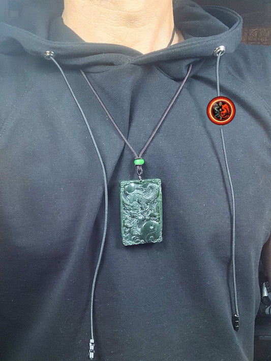 pendentif dragon en jade. Protection Feng Shui, Taoïste. jade naturel expertisé garanti sans aucun traitement. Monté sur cordon réglable - obsidian dragon