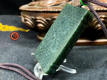 pendentif dragon en jade. Protection Feng Shui, Taoïste. jade naturel expertisé garanti sans aucun traitement. Monté sur cordon réglable - obsidian dragon