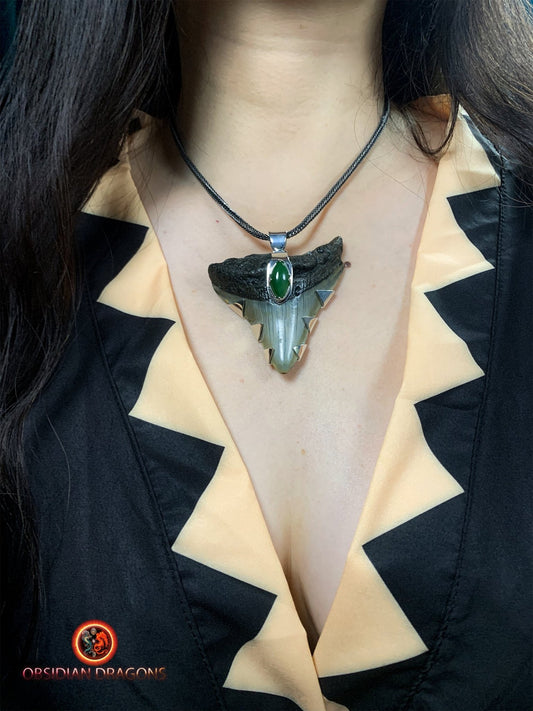 Pendentif Dent de Mégalodon - Jade- Argent 925