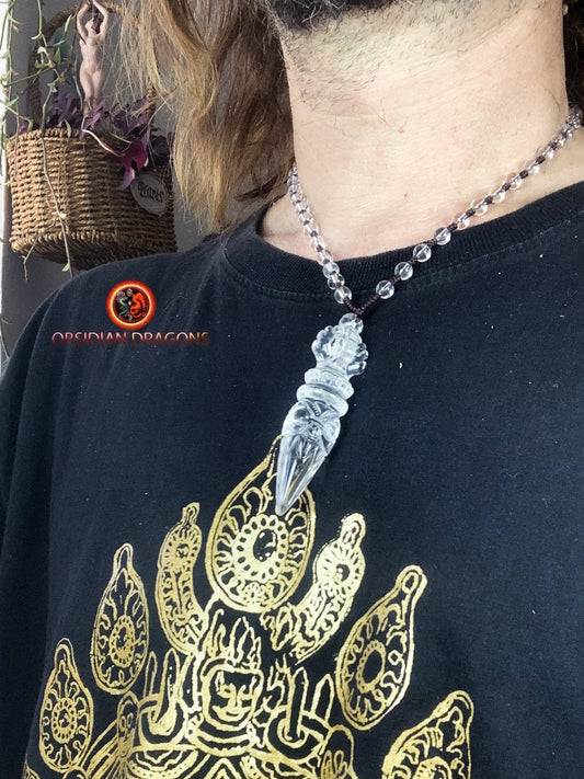 Pendentif phurba en cristal de roche