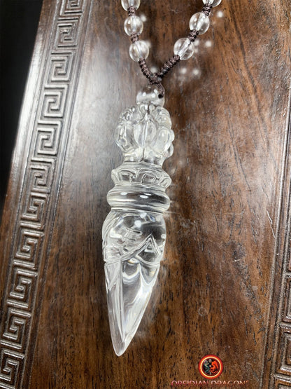 Pendentif phurba en cristal de roche