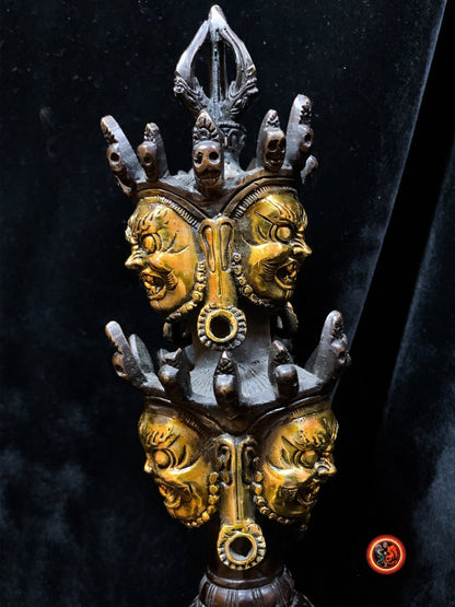 Grand Phurba bouddhiste vajrayana tibetain. Bronze. Dague rituelle - obsidian dragon