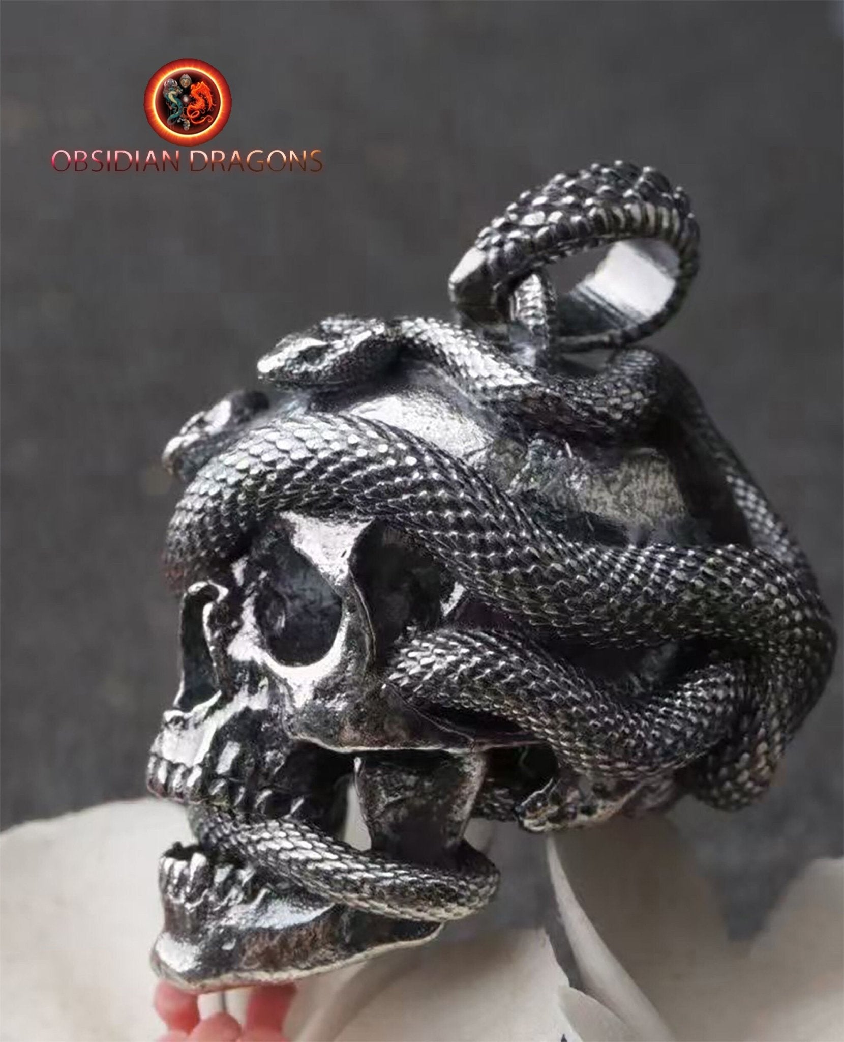 Pendentif crâne. Tete de mort et serpent. Argent 925 poinçonné - obsidian dragon