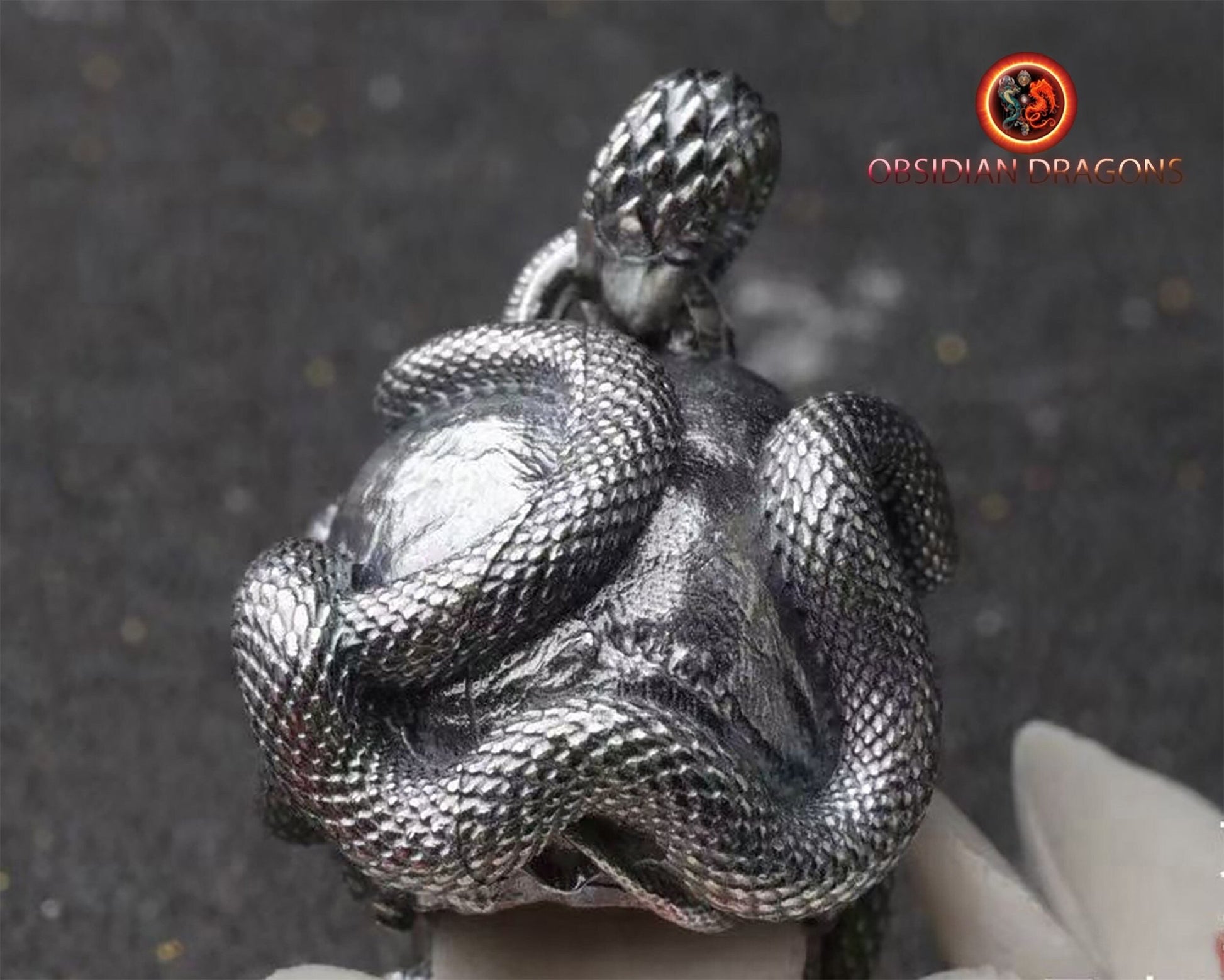 Pendentif crâne. Tete de mort et serpent. Argent 925 poinçonné - obsidian dragon