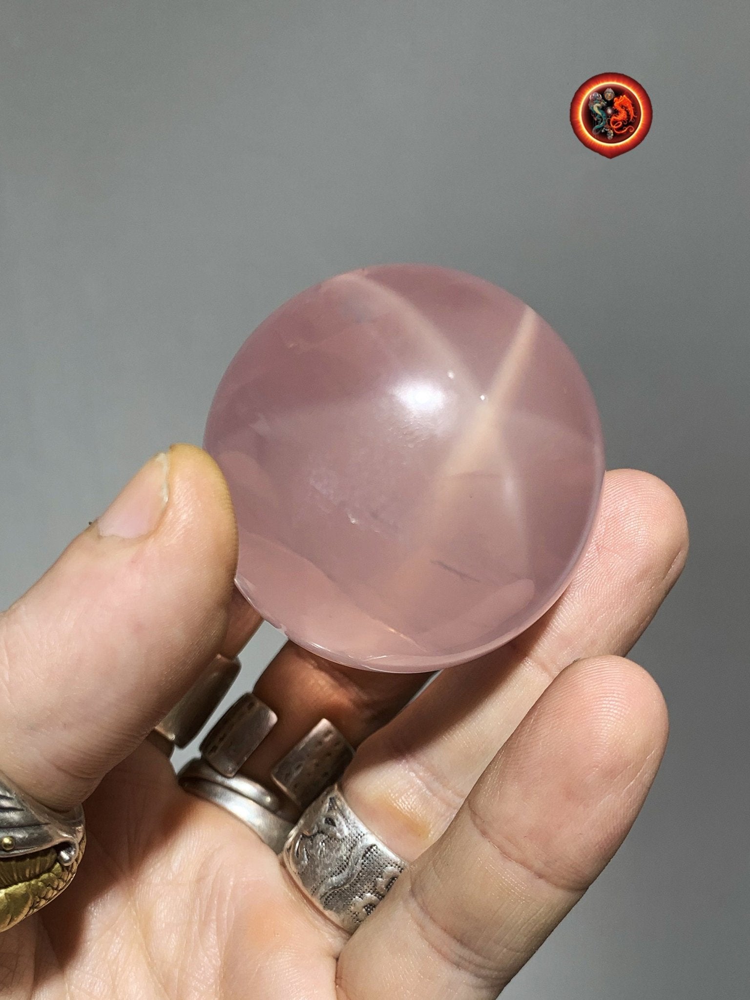 Sphère, quartz rose étoilé, quartz rose astérié ou quartz rose astérisé. Provenance du Mozambique. quartz rose naturel. 46mm de diamètre - obsidian dragon