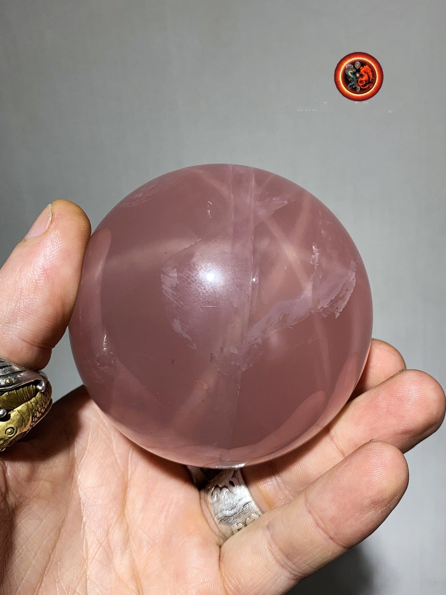 Sphère, quartz rose étoilé, quartz rose astérié ou quartz rose astérisé. Provenance du Mozambique. quartz rose naturel. 77mm de diamètre - obsidian dragon