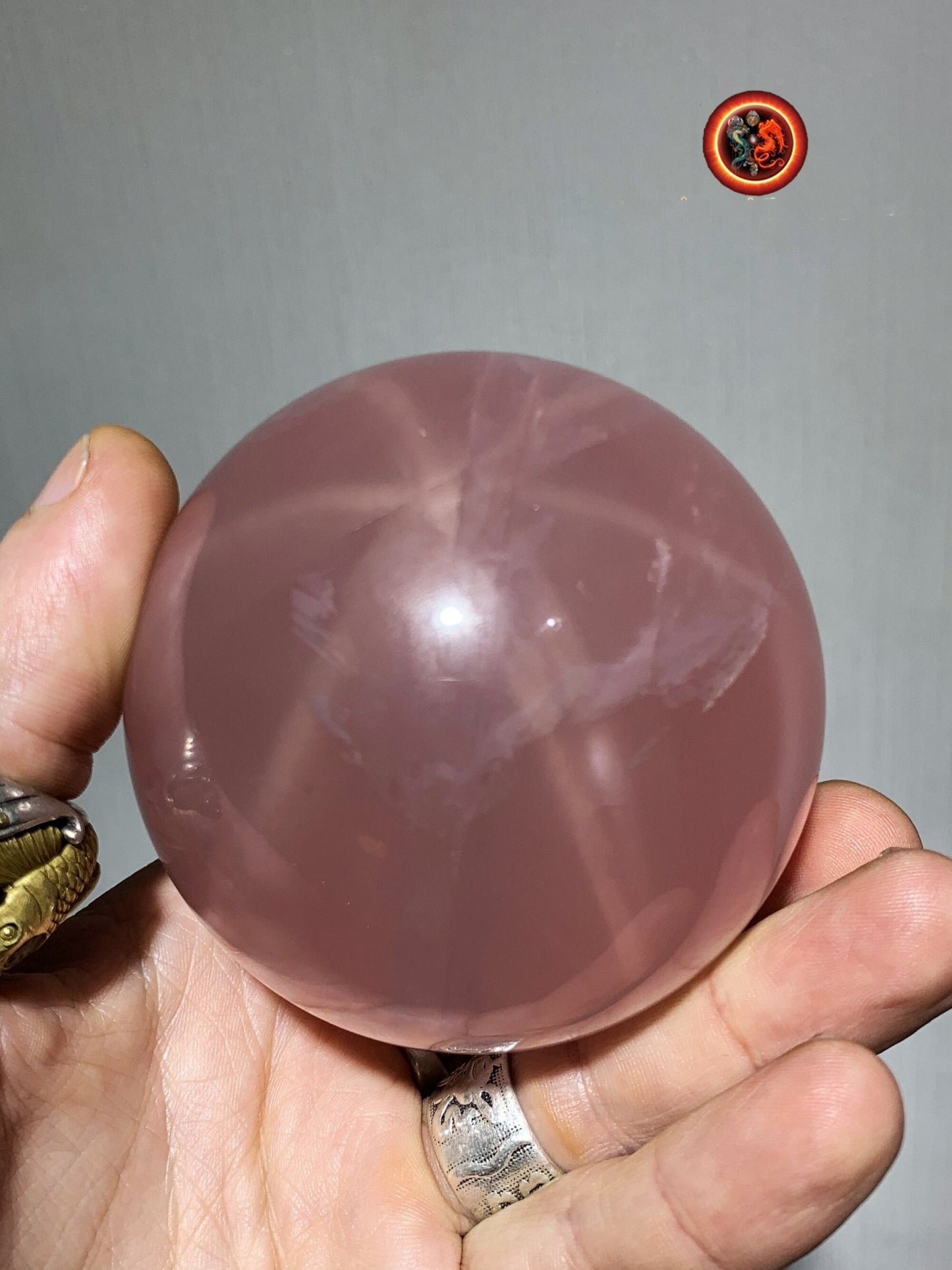 Sphère, quartz rose étoilé, quartz rose astérié ou quartz rose astérisé. Provenance du Mozambique. quartz rose naturel. 77mm de diamètre - obsidian dragon