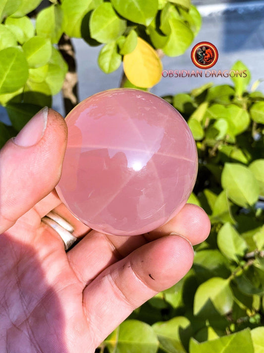 Sphère, quartz rose étoilé, quartz rose astérié ou quartz rose astérisé. Provenance du Mozambique. quartz rose naturel. 52mm de diamètre - obsidian dragon