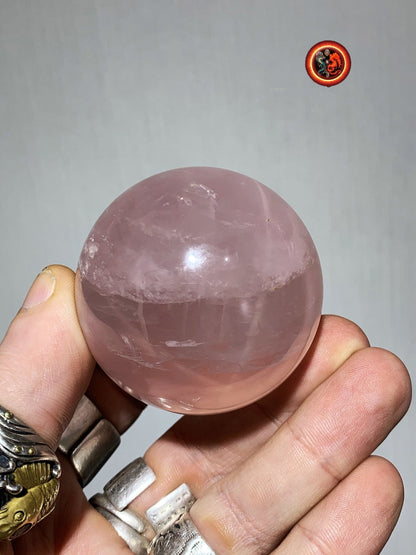 Sphère, quartz rose étoilé, quartz rose astérié ou quartz rose astérisé. Provenance du Mozambique. quartz rose naturel. 59mm de diamètre - obsidian dragon