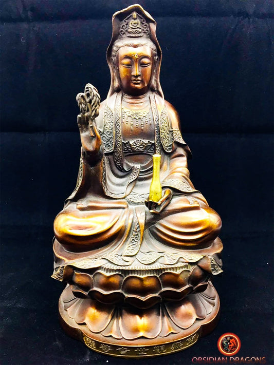 Statuette bouddhiste, statue bouddha. Guan Yin bodhisattva. Statue de temple traditionnelle en bronze - obsidian dragon