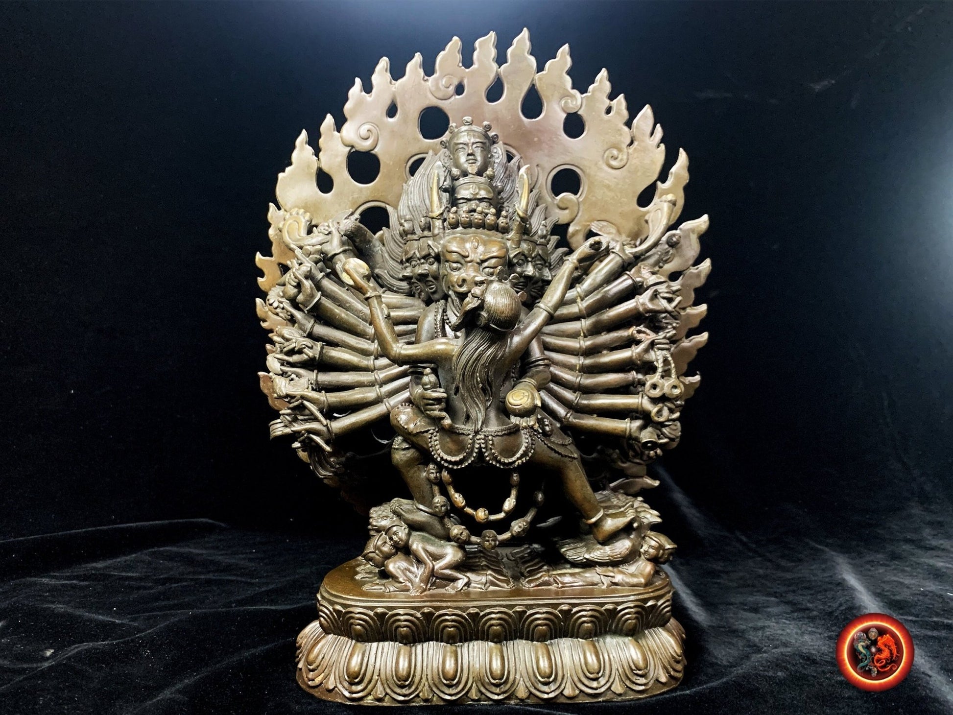 statuette bouddhiste,Statue Yidam Yamantaka, bouddhisme vajrayana ésotérique, tantrique  en yab yum avec sa parèdre Vétali. - obsidian dragon