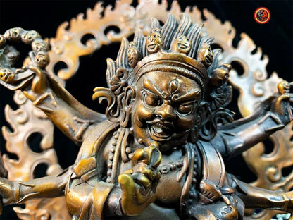 Statue bouddha. ésotérique, tantrique, Mahakala à 6 bras Dharmapala et protecteur Yi dam. Bronze violet. Bouddhisme tibétain vajrayana - obsidian dragon