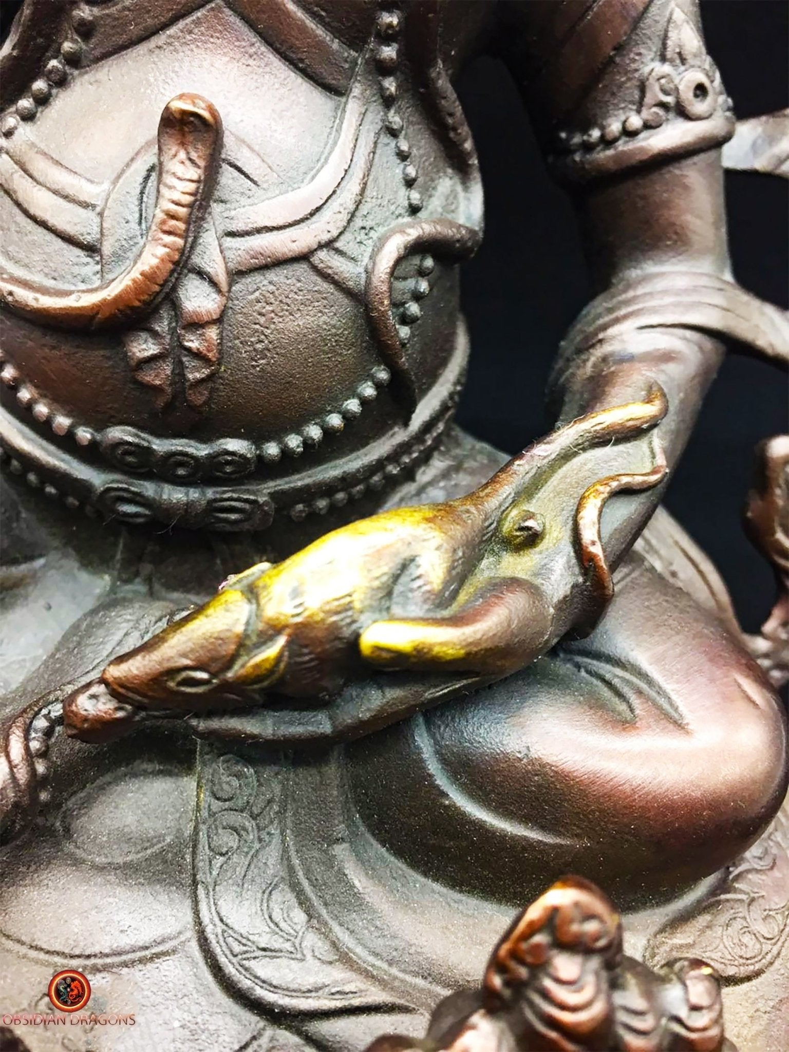 Statuette bouddhiste, statue bouddha. Déité Jambhala, dieu de la fortune du bouddhisme tibétain. - obsidian dragon
