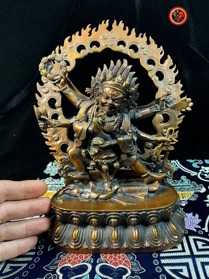 Statue bouddha. ésotérique, tantrique, Mahakala à 6 bras Dharmapala et protecteur Yi dam. Bronze violet. Bouddhisme tibétain vajrayana - obsidian dragon