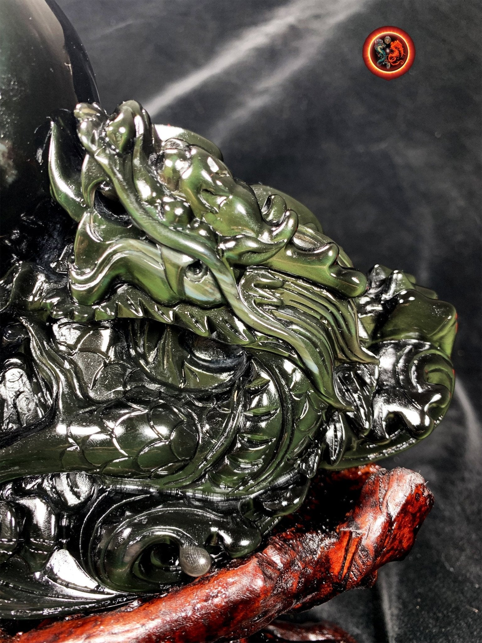 Dragon en obsidienne oeil celeste.Exceptionnelle statue entièrement faite a la main. Dragon, protecteur feng shui. support en cèdre. unique - obsidian dragon
