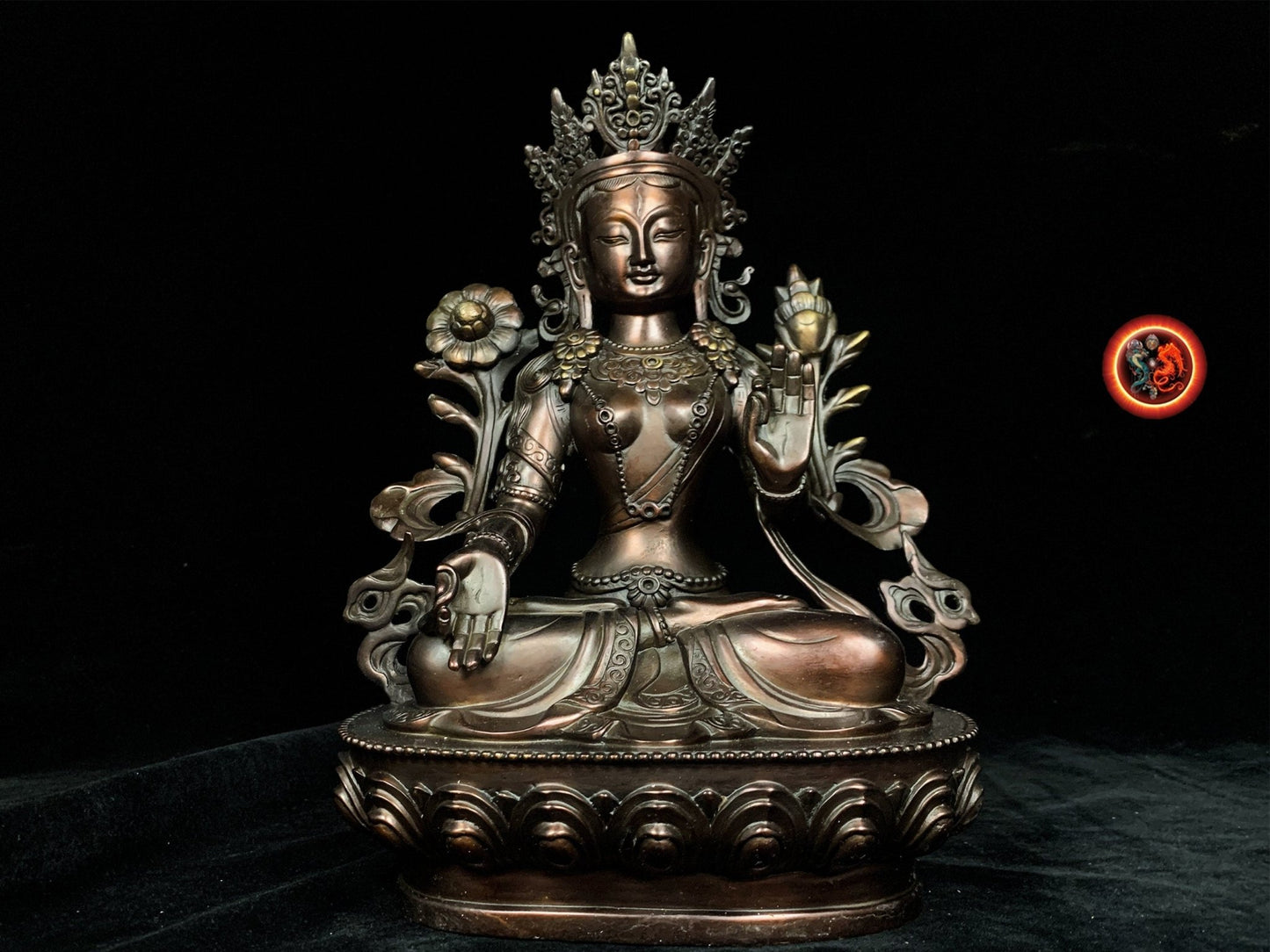 Statue bouddhiste en bronze. Statue bouddha tibétaine Déité Tara sous sa forme blanche. Statuette tibétaine, haute qualité. 30cm de hauteur. - obsidian dragon