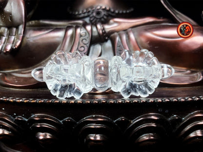 Vajra Dorje en cristal de roche naturel. Nature indestructible de l'esprit foudre de diamant sculpté à la main, bouddhisme vajrayana - obsidian dragon