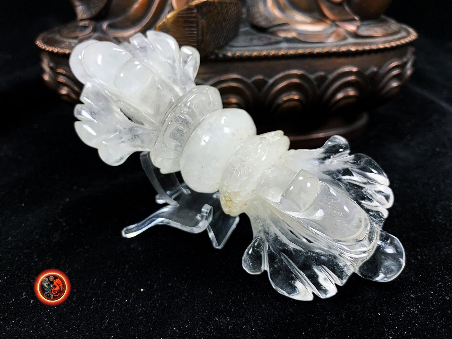 Grand Vajra Dorje en cristal de roche naturel. Nature indestructible de l'esprit foudre de diamant sculpté à la main, bouddhisme vajrayana - obsidian dragon