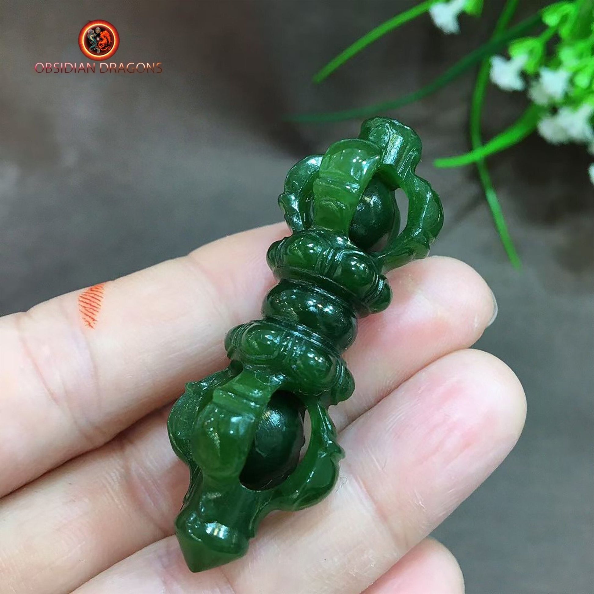 Vajra, dorje objet de culte bouddhiste vajrayana. Sculpté artisanalement sur du jade polaire. Pièce rare - obsidian dragon