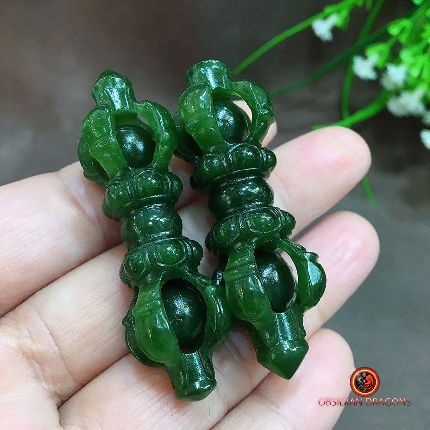 Vajra, dorje objet de culte bouddhiste vajrayana. Sculpté artisanalement sur du jade polaire. Pièce rare - obsidian dragon